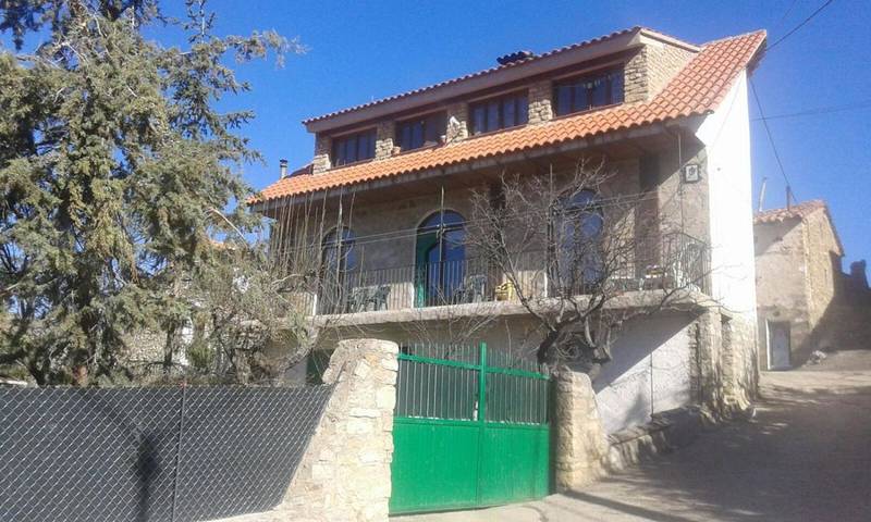 Casa rural para 6 personas, con Balcón y Terraza además de Jardín y Piscina para niños en Miravete de la Sierra - 2
