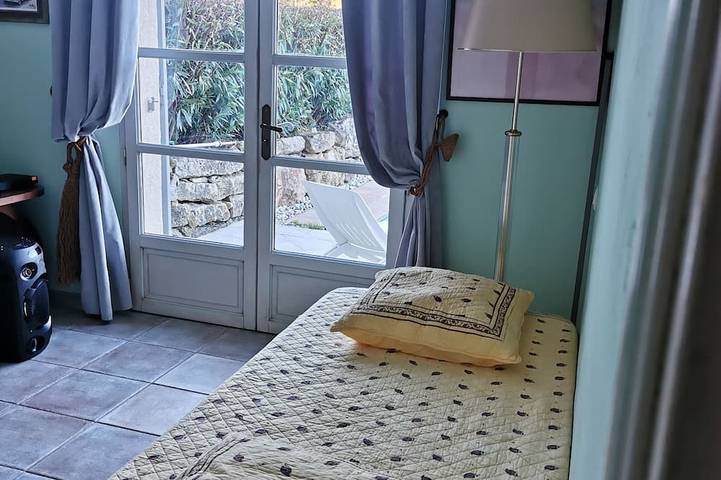 Location de vacances pour 6 personnes, avec jardin et terrasse, animaux acceptés à Valbonne - 2