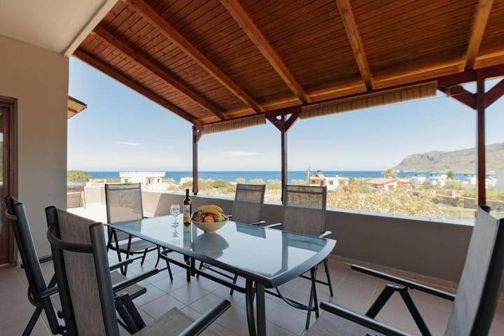 Location de vacances pour 6 personnes, avec vue et jardin dans Milatos Beach