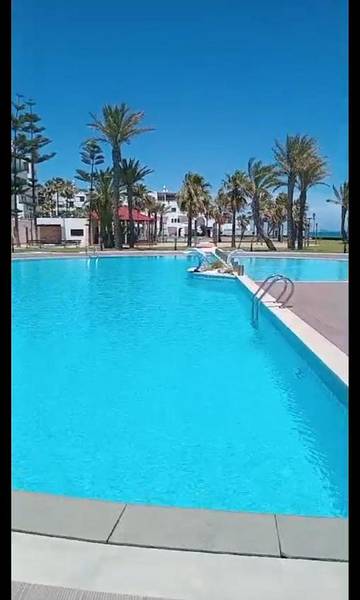 Gîte pour 6 personnes, avec vue ainsi que piscine et jardin dans Restinga Smir