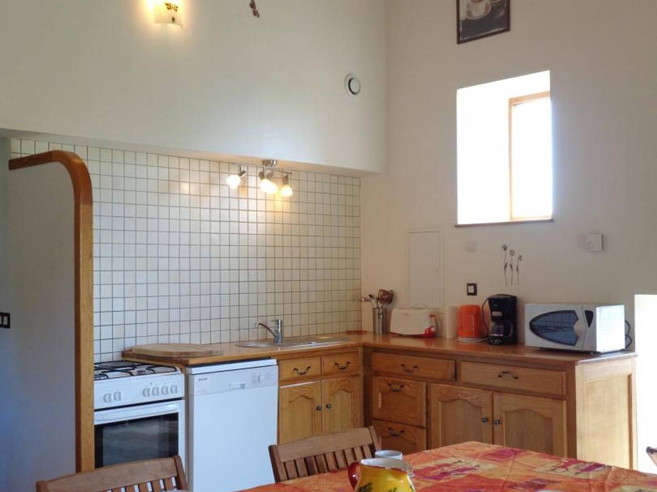 Gîte familial avec terrasse et animaux bienvenus in Chuyer, Parc Naturel Régional du Pilat