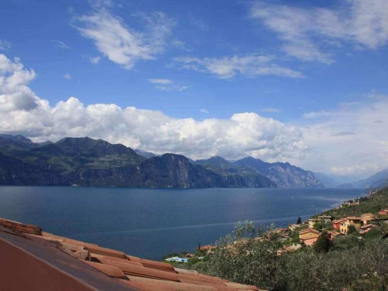 Ganze Wohnung, Wohnung mit schönem Garten in Brenzone, Gardasee-Berge