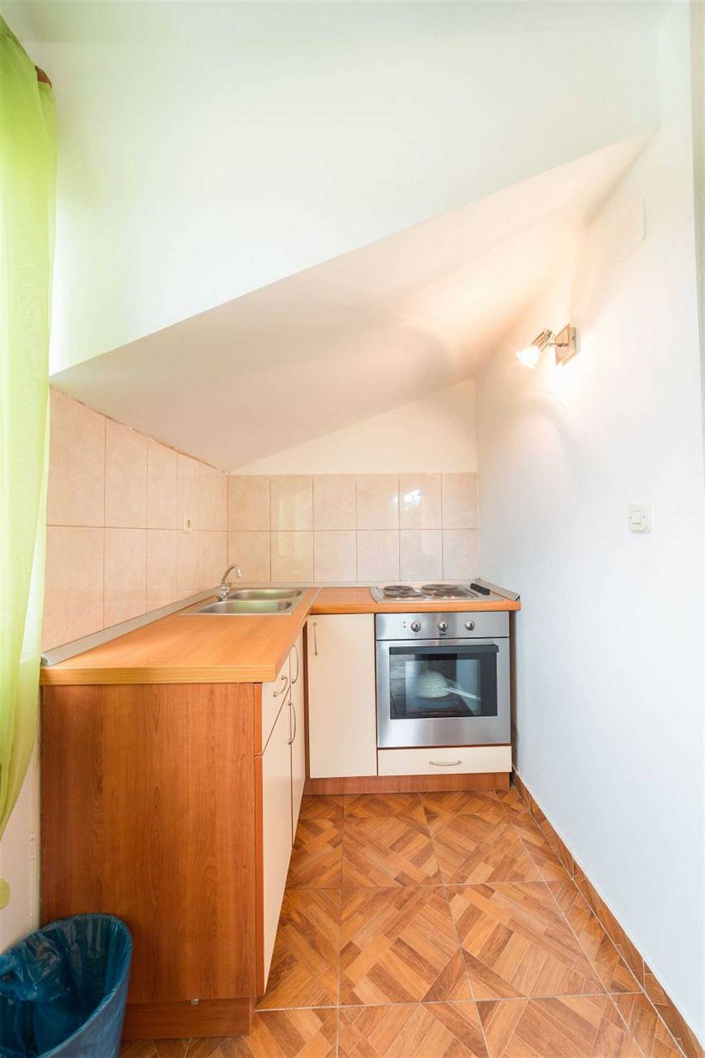 Ganze Wohnung, Apartment Marin mit Außenpool in Srima, perfekt für zwei bis drei Personen in Srima, Šibenik-Knin