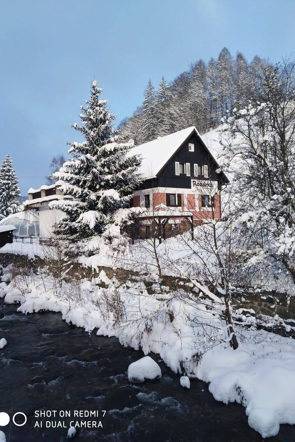Mit solarbeheiztem Außenpool und Sauna in Dolní Dvůr, Region Trautenau