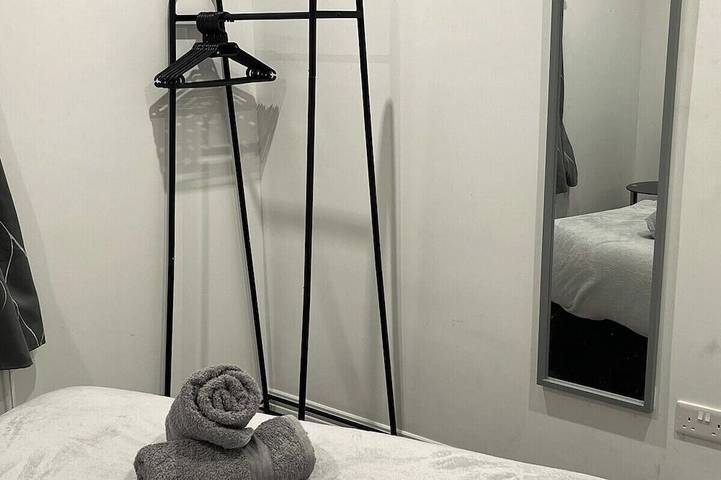 Ganze Wohnung, Free parking Sleek Oasis, 2 Bed, Croydon, Sleeps 6 in Sutton (London), London