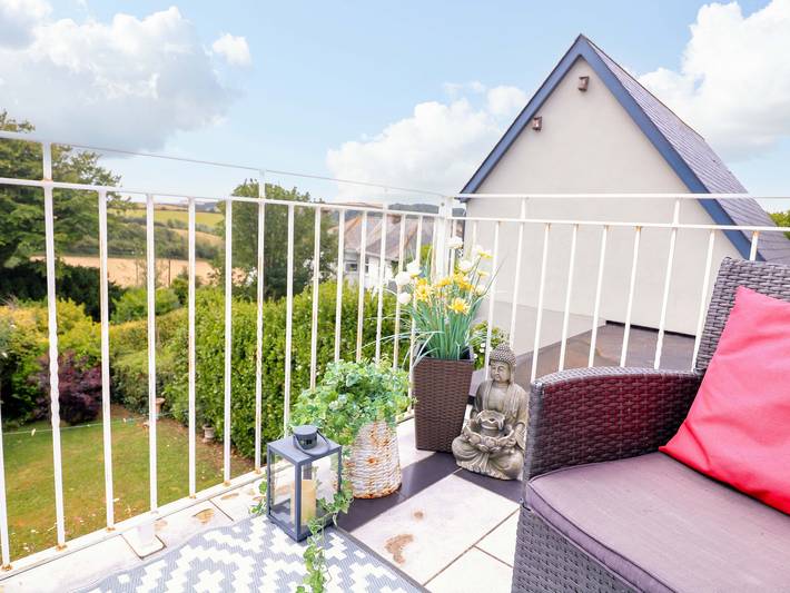 Cottage for 6 people, with Balcony and Terrace as well as Garden in Slapton