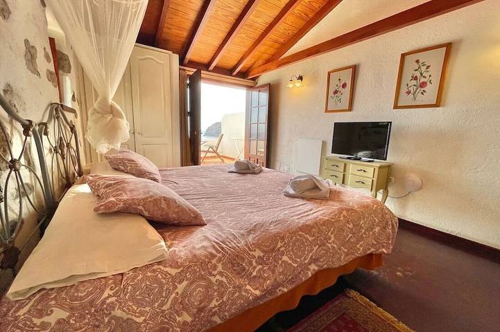 Entire apartment, Villa Delfines (Adults only) - Relax in nature with oceanviews terrace in Agulo (municipality), La Gomera