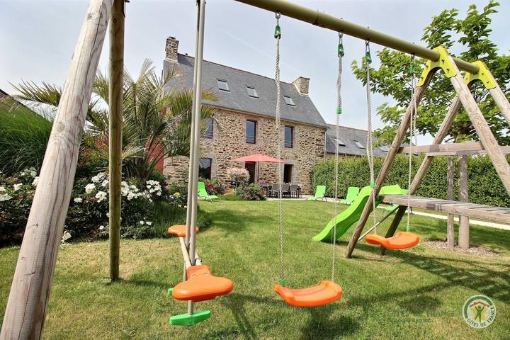 Gîte pour 10 personnes, avec jardin et sauna ainsi que jacuzzi et terrasse à Pleumeur-Gautier - 3