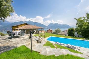 Ferienhaus für 9 Personen, mit Seeblick und Pool sowie Terrasse in Santa Maria Rezzonico