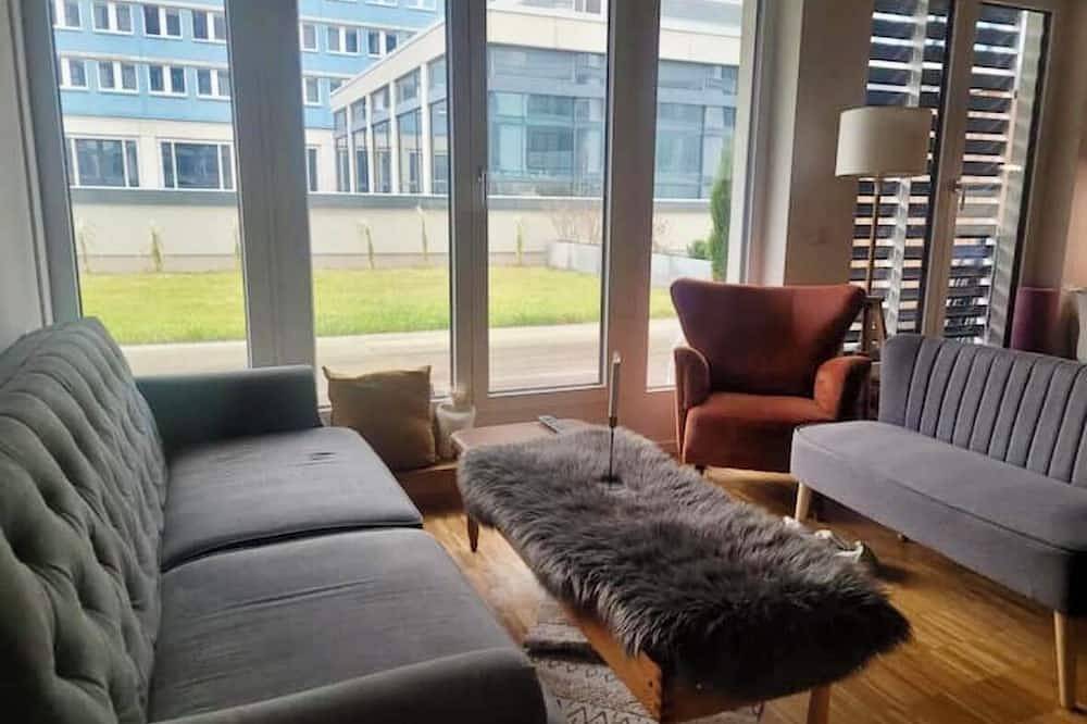 Ganze Wohnung, Gartenwohnung über dem Alex in Friedrichshain - Kreuzberg, Berlin