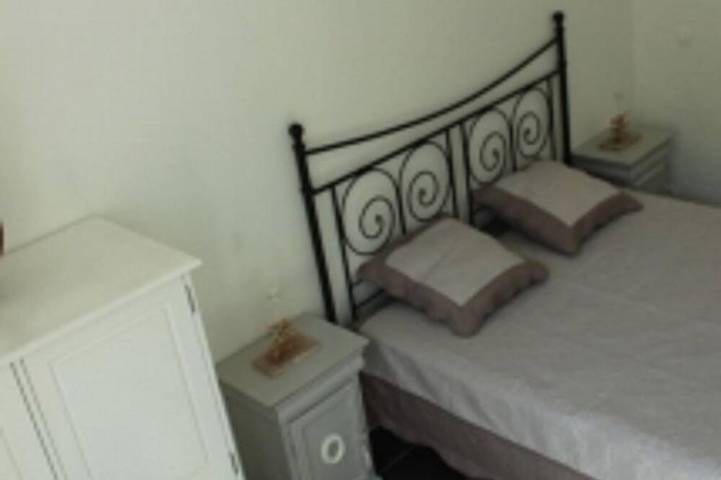 Gîte pour 4 personnes, avec terrasse ainsi que jardin et piscine à Fontaine-de-Vaucluse - 2