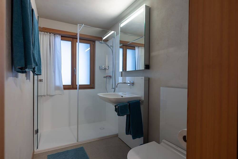 Ganze Wohnung, Moderne Ferienwohnung in Blatten im magischen Lötschental. in Weissenried, Blatten