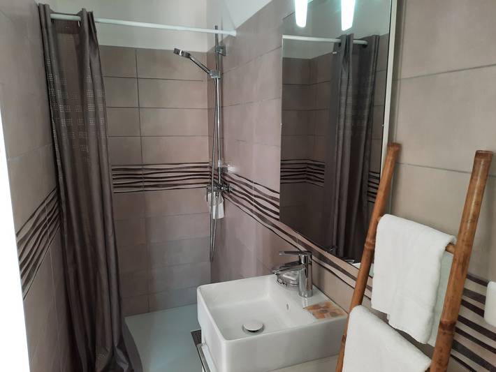 Ferienwohnung für 2 Personen, mit Balkon/Terrasse und Garten sowie Ausblick in Porto-Vecchio - 3