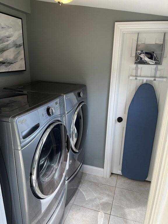 Lake St. Clair Lodge - Waterfront in Lake St. Clair