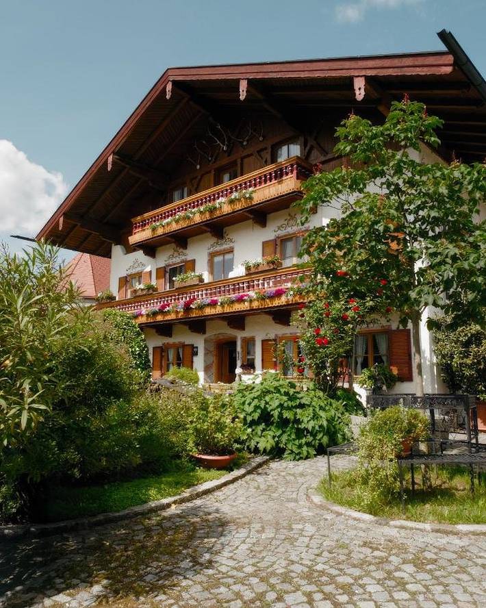 Hotel für 3 Personen, mit Balkon und Terrasse sowie Garten und Ausblick in Rottau