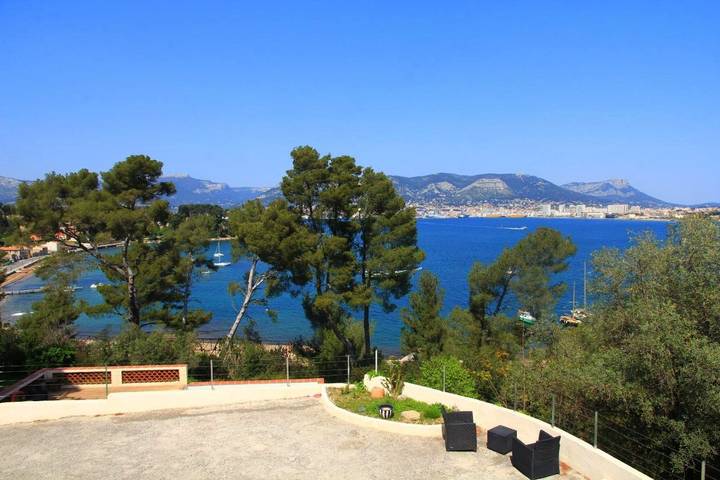 Chambre d’hôte pour 2 personnes, avec vue ainsi que jardin et piscine dans le Var - 3