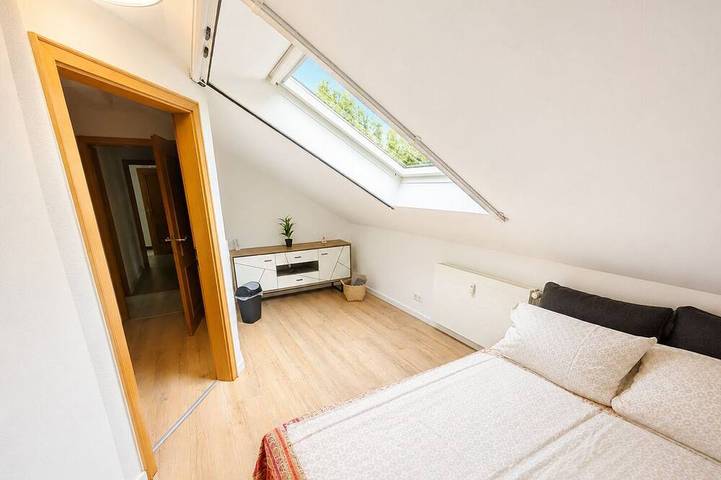 Ganze Wohnung, Großzügiges 5-Sterne Apartment mit Dachterrasse, Klimaanlage und Wallbox in Solingen, Bergisches Land
