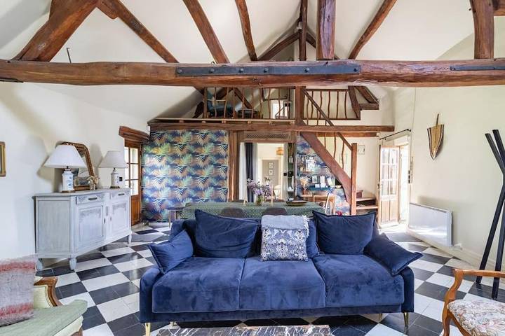 Location de vacances pour 8 personnes, avec Jacuzzi ainsi que Terrasse et Jardin à Maillebois