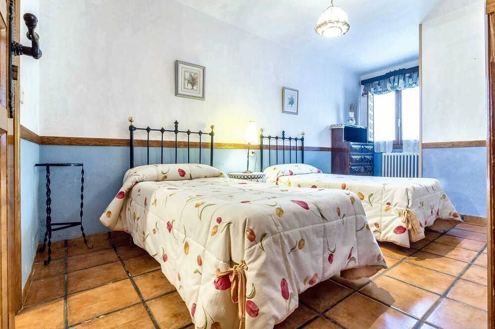 Homerez - House with Jacuzzi and Mountain Views in Noguericas in Caravaca de la Cruz, Murcia Inland