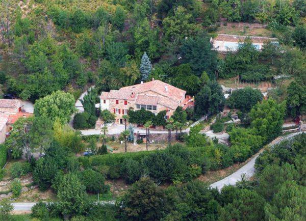 Chambre d’hôte pour 2 personnes, avec piscine et vue ainsi que jardin et terrasse à Saint-Jean-du-Pin