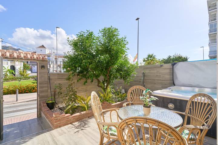 Vacation rental for 6 people, with hot tub and yard in Nerja