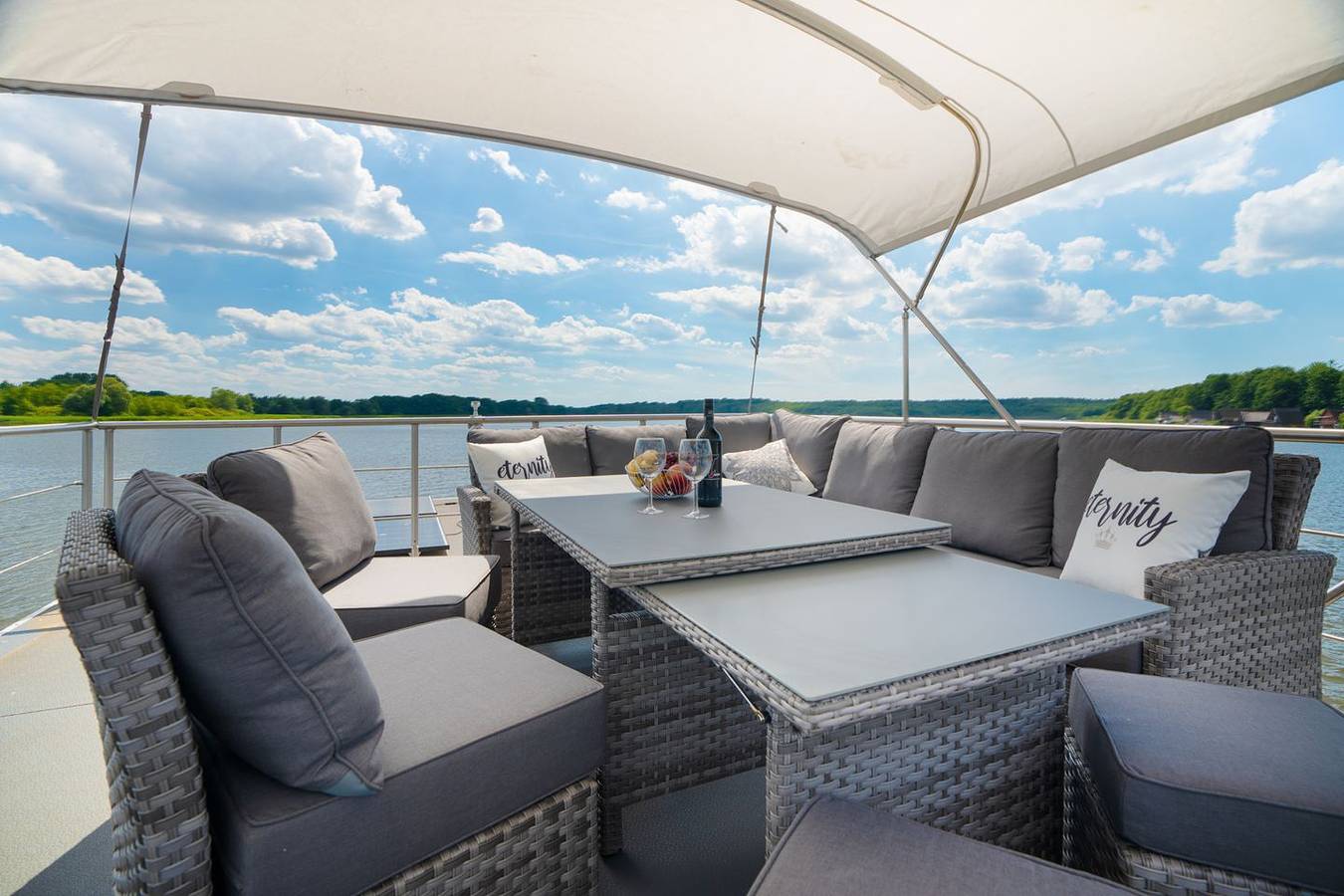 Hausboot Lubodne – exklusiver Urlaub auf der Müritz in Buchholz, Müritz