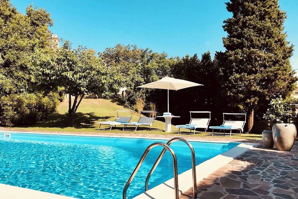 Piscina Oasis junto al centro in Trieste, Carso