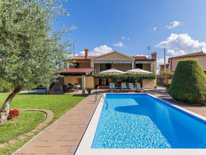 Ferienhaus für 4 Personen, mit Garten und Terrasse sowie Pool - 1