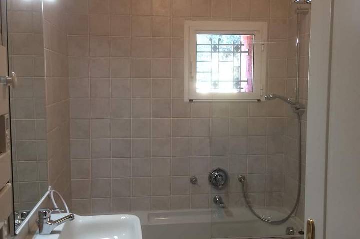 Appartement entier, Appartement 4* vue panoramique baie de Villefranche,  piscine et parking in Villefranche-sur-Mer, Côte méditerranéenne (France)