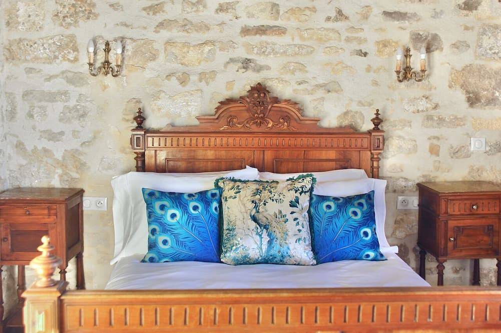 New Listing! Maison Delluc with Magical Views in Beynac-et-Cazenac, Périgord Noir