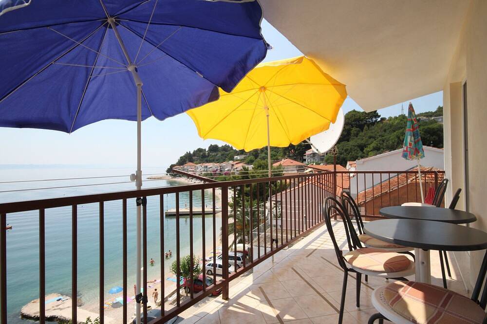 Ganze Wohnung, 3-Zimmer-Ferienwohnung am Strand Podgora, Makarska in Podgora, Makarska Riviera