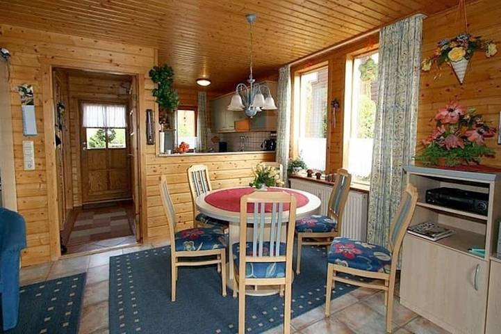 Ferienhaus für 4 Personen, mit Terrasse und Garten sowie Sauna