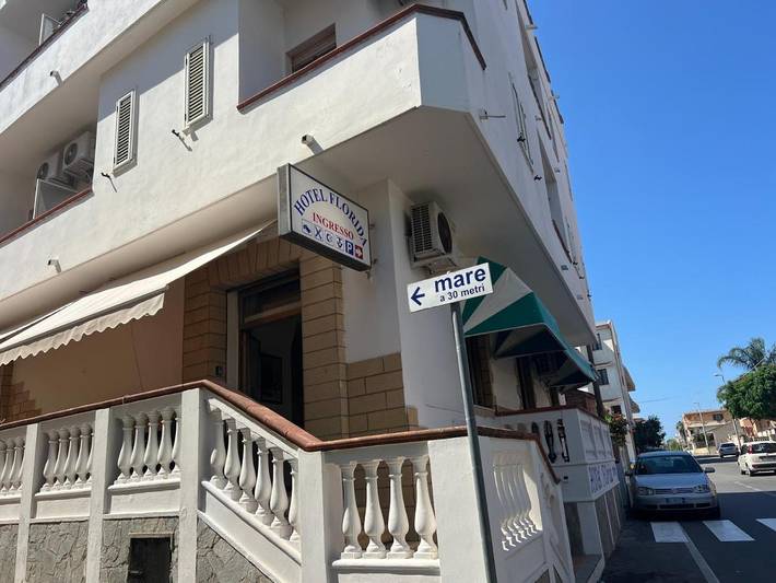 Appartamento per 5 persone, con balcone e panorama, adatto a famiglie con bambini in Capo Rizzuto
