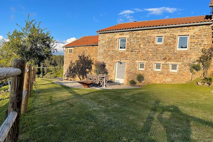 Gîte pour 6 personnes, avec jardin dans Saint-Préjet-d'Allier