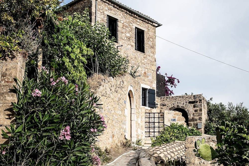 Positivespace Olive Tree - eine einzigartige Mani-Turm Erfahrung in Stoupa, Messenien