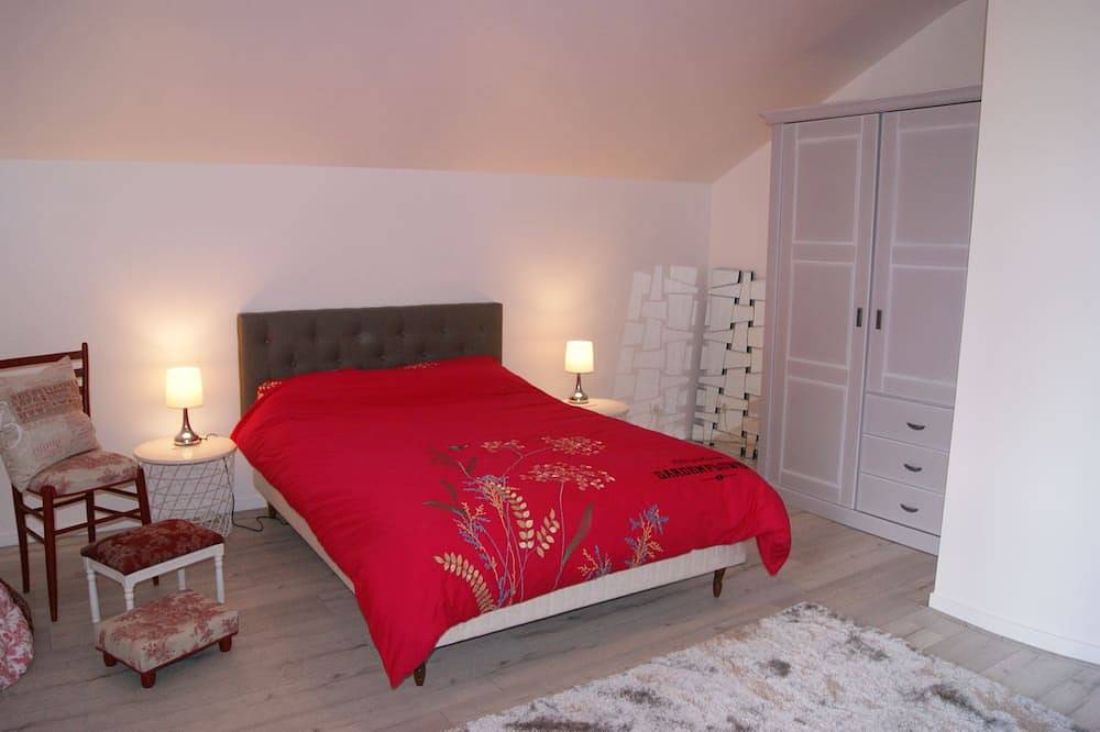 Spacieuse maison de style chalet, tout confort, Wifi, barbecue, grand jardin, jusqu'à 11 personnes in Ramonchamp, Région d'Épinal