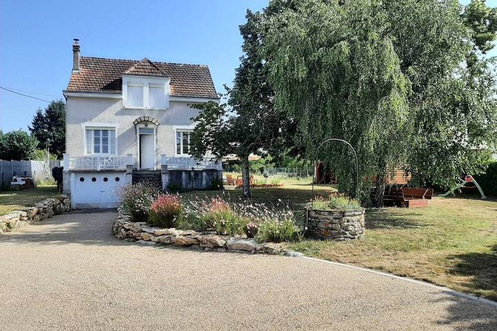 Location de vacances pour 9 personnes, avec Terrasse et Jardin à Chisseaux