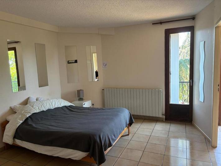 Hôtel pour 2 personnes, avec piscine ainsi que jardin et vue à Le Crestet - 2