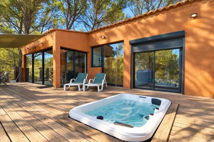 Villa für 4 Personen, mit Whirlpool und Garten sowie Pool - 1
