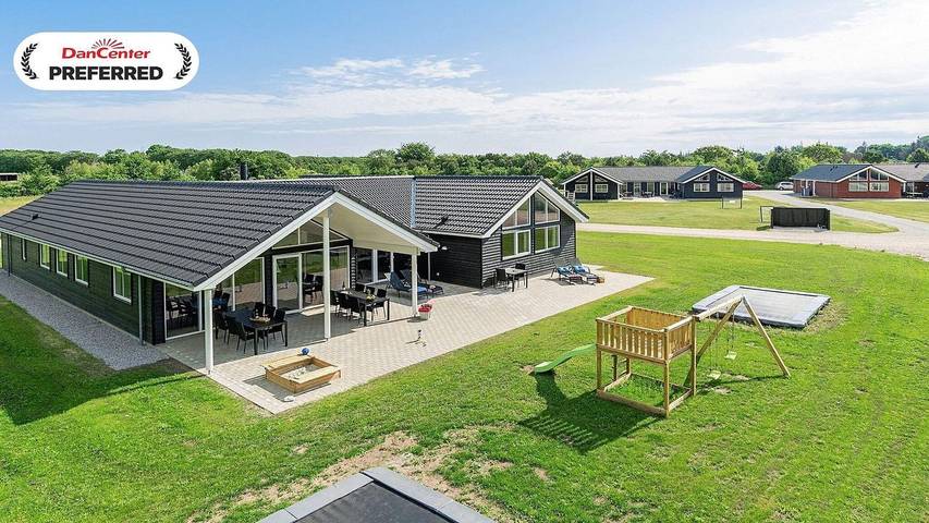 Ferienhaus für 19 Personen, mit Pool und Whirlpool sowie Terrasse und Sauna in Djursland