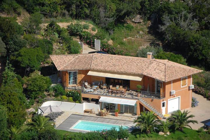Location de vacances pour 8 personnes, avec jardin, animaux acceptés dans Portigliolo