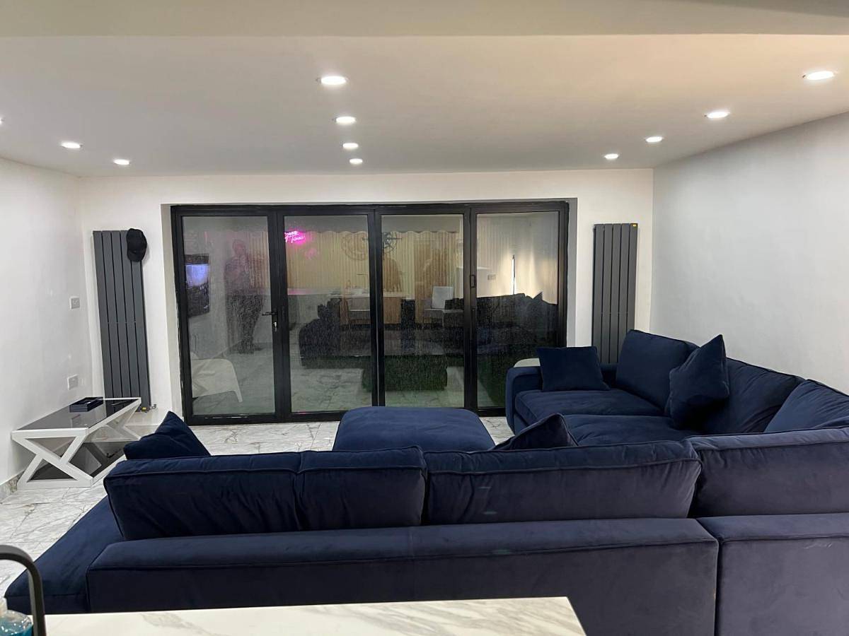 Penthouse Style Luxury 2 Bedroom House has Hot-Tub, extra fees apply in Birmingham, Birmingham y alrededores