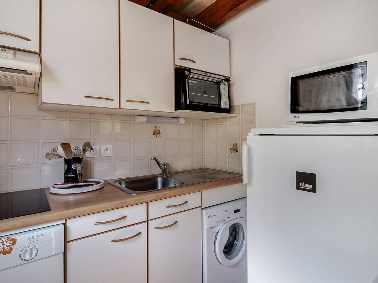 Appartement entier, Chalet 2 chambres, 6 pers, terrasse, balcon, parking, wifi, près ski et commerces in Cauterets, Parc national des Pyrénées