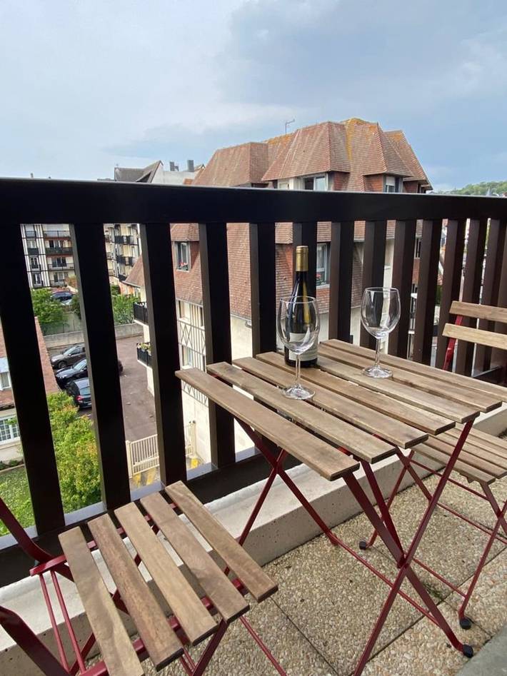 Gîte pour 4 personnes, avec balcon, adapté aux familles dans Hippodrome de Deauville La Touques - 2