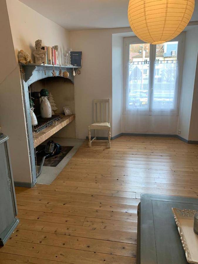 Appartement entier, Three-Bedroom Apartment in Saint-Céré, Lot