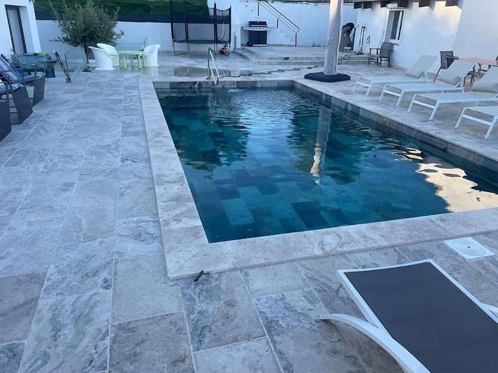 Location de vacances pour 7 personnes, avec Terrasse et Jardin ainsi que Piscine et Vue à Septèmes-les-Vallons