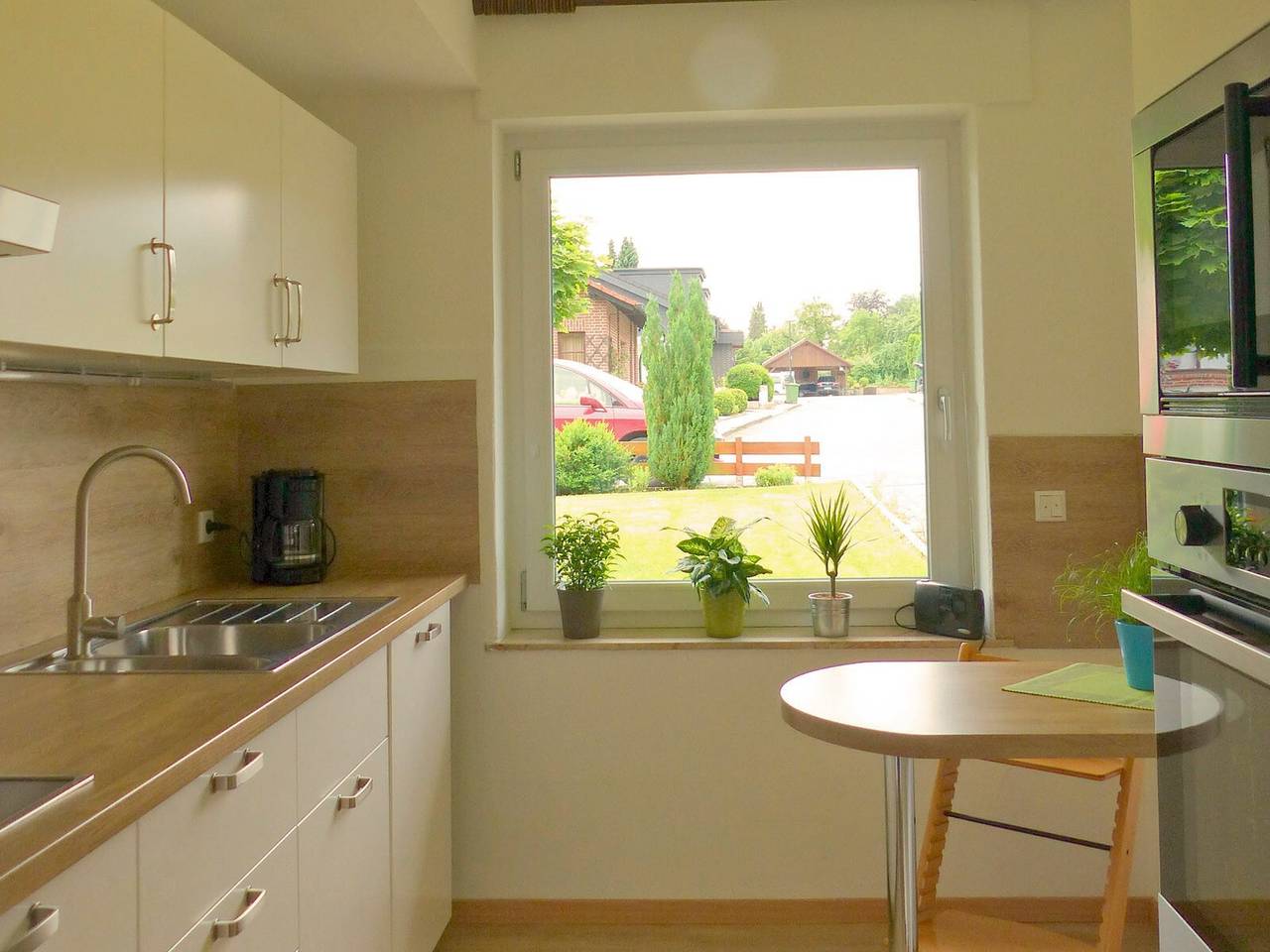 Apartamento entero, Apartamento vacacional 'Am Lerchenweg' con terraza privada, jardín y wifi in Körbecke, Möhnesee