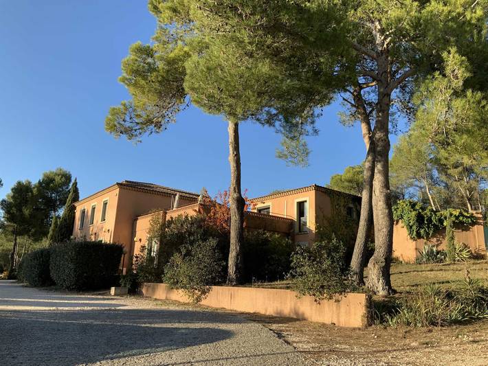 Gîte pour 4 personnes, avec piscine et terrasse