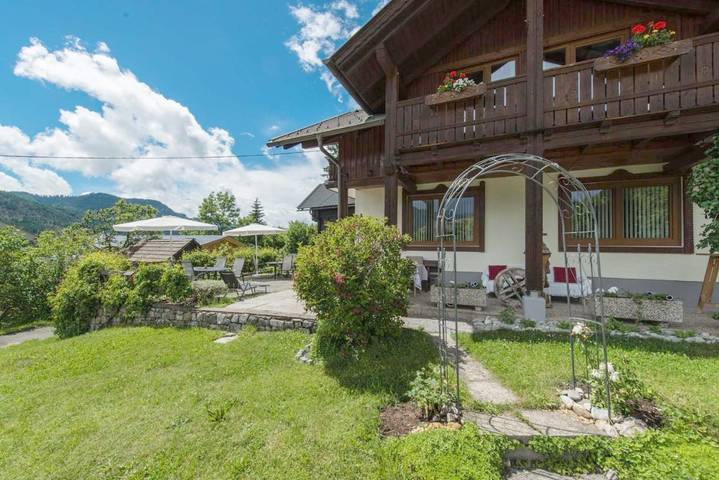 BnB für 4 Personen, mit Balkon und Terrasse sowie Garten und Seeblick am Weissensee