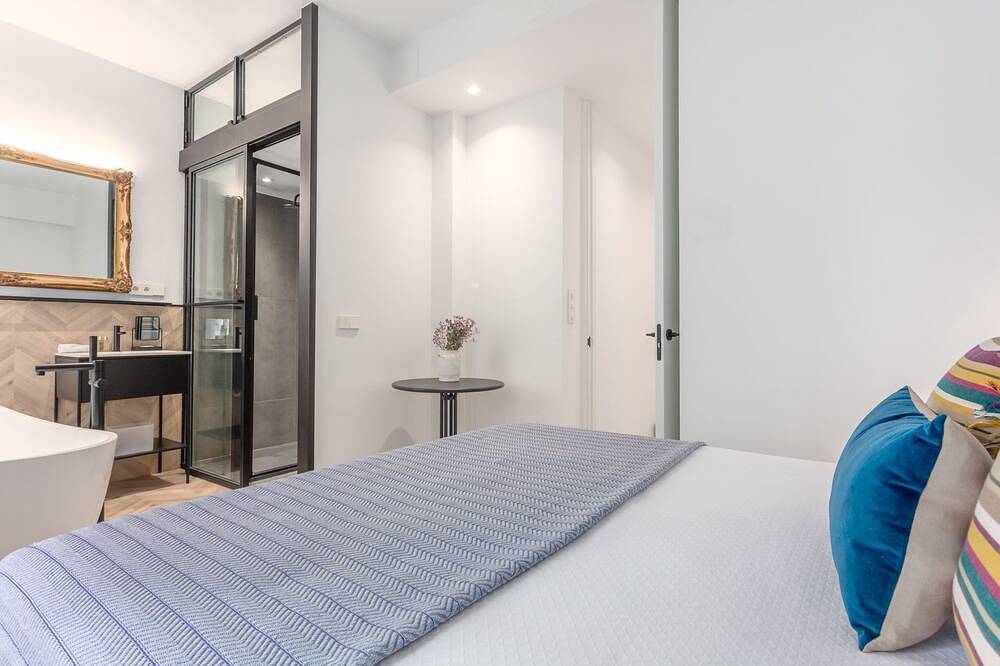 Entire apartment, Stylish Apartment in the Heart of Malasaña in Centro (Madrid), Madrid